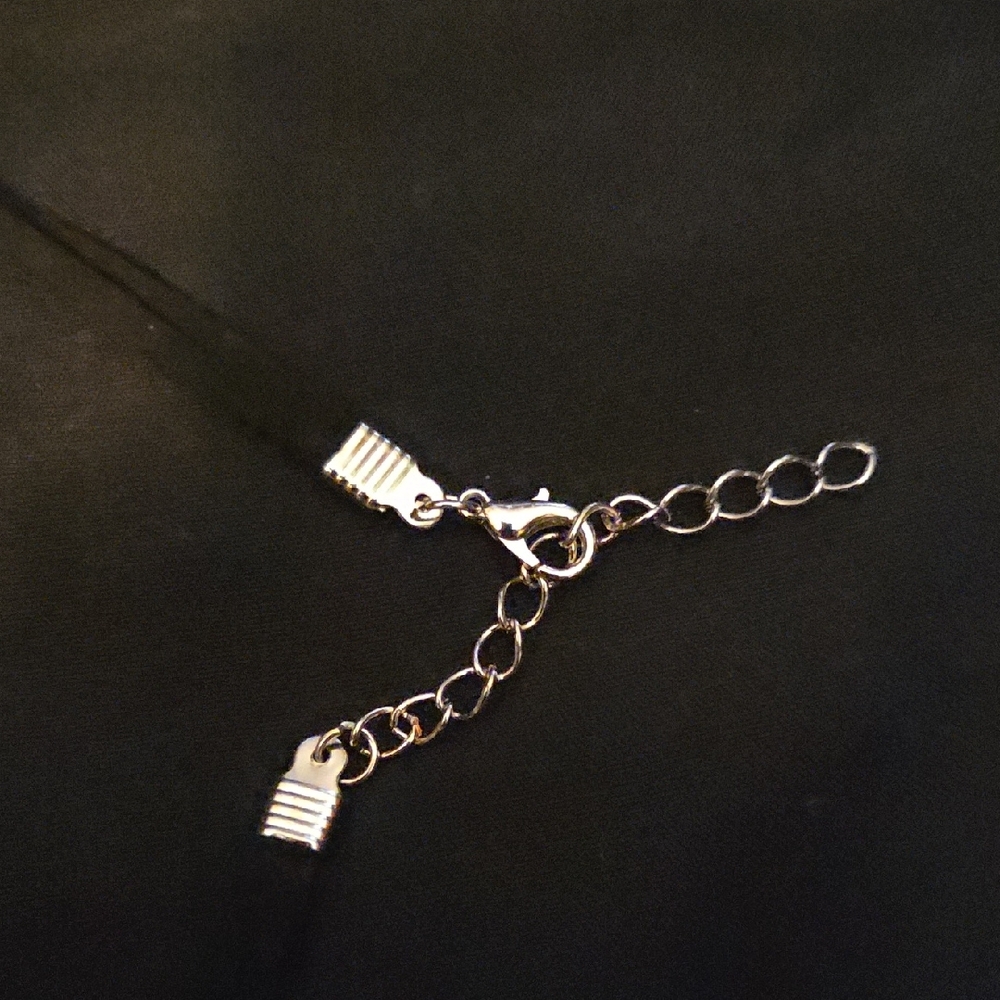 Elegant Silver Floral Choker Necklace - Picture 3 of 5